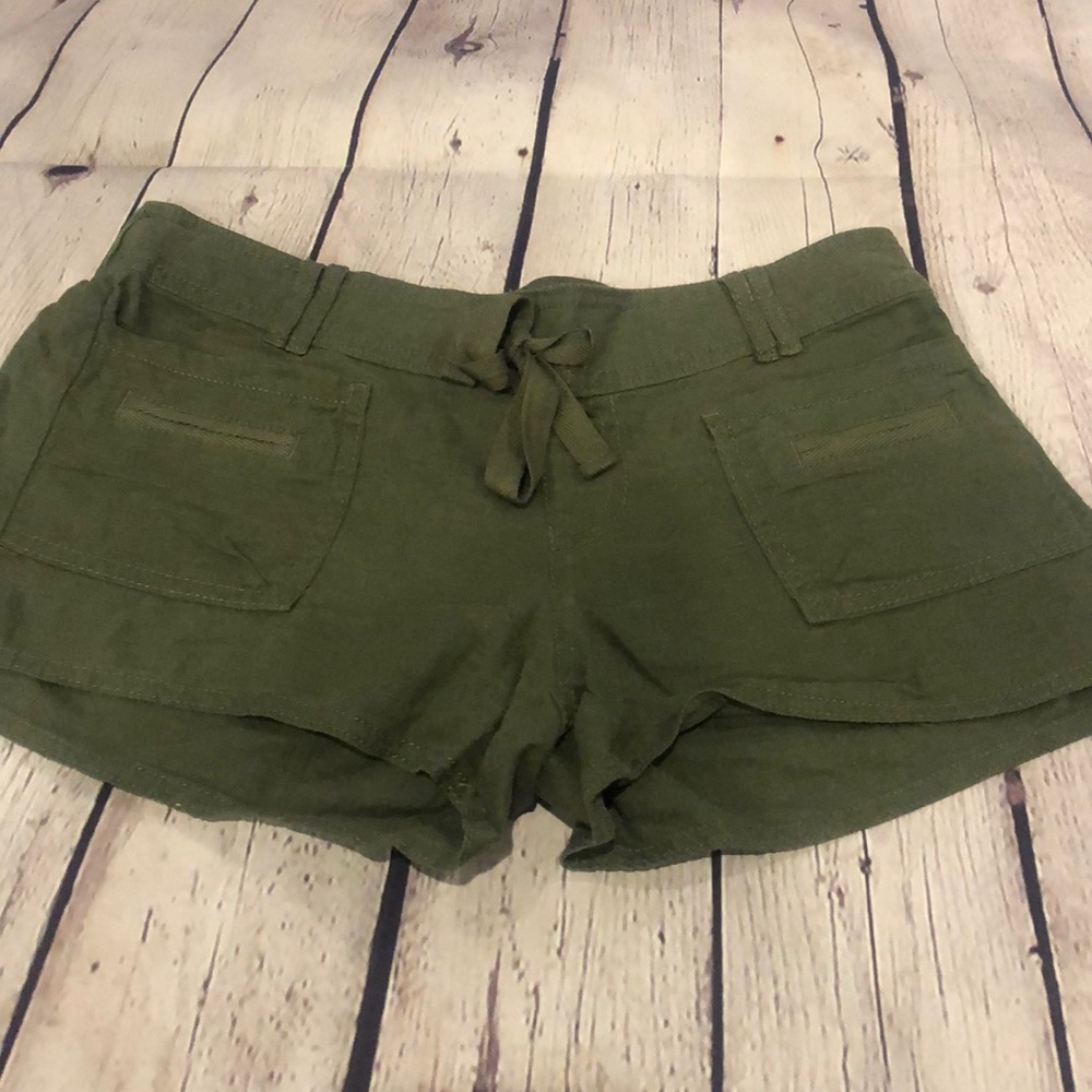Hunter green SO shorts size Medium